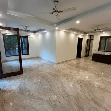 Room in 3 BHK Builder Floor at Navjeevan Vihar – for Rent