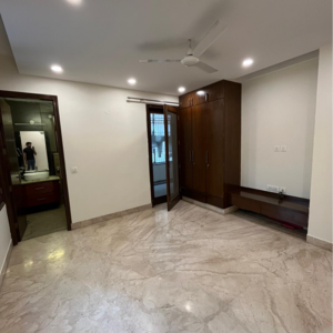 Room in 3 BHK Builder Floor at Navjeevan Vihar – for Rent