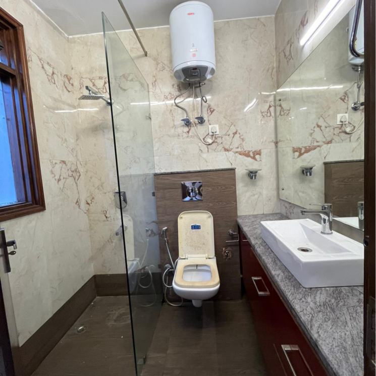 Bathroom, navjeevan vihar 3 Bedroom 2250 Sq.Ft. Builder Floor In Navjeevan Vihar Delhi 9302945