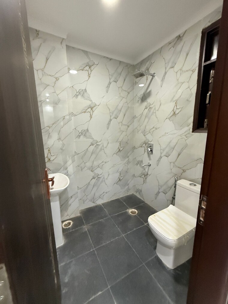 Attached Bathroom, rajpur road 3 Bedroom 900 Sq.Yd. Builder Floor In Rajpur Road Delhi 9302957