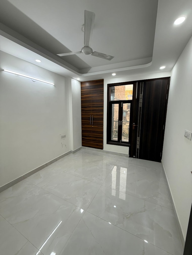 Room, rajpur road 3 Bedroom 900 Sq.Yd. Builder Floor In Rajpur Road Delhi 9302957