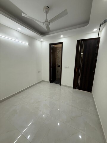 Room in 3 BHK Builder Floor at Rajpur Road – for Sale