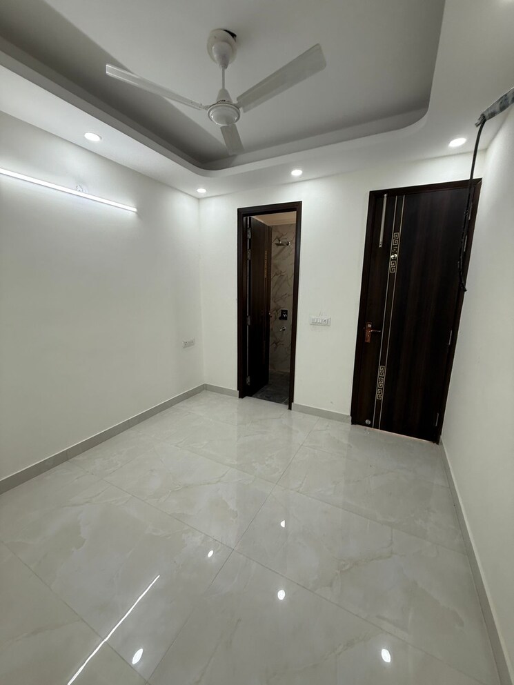 Room, rajpur road 3 Bedroom 900 Sq.Yd. Builder Floor In Rajpur Road Delhi 9302957