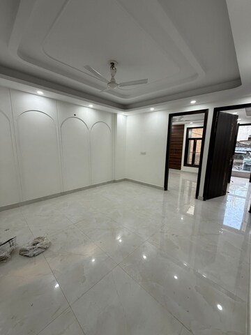 Room in 3 BHK Builder Floor at Rajpur Road – for Sale
