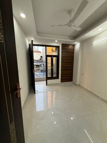 Building Lobby in 3 BHK Builder Floor at Rajpur Road – for Sale