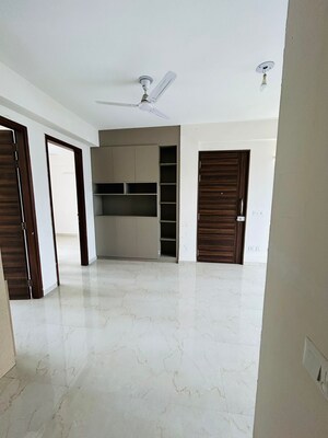 Room in 2.5 BHK Builder Floor at Smart World Gems, Sector 89 – for Rent