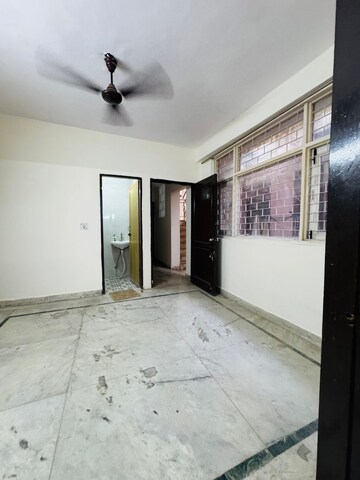 Room in 2 BHK Builder Floor at Saket – for Rent