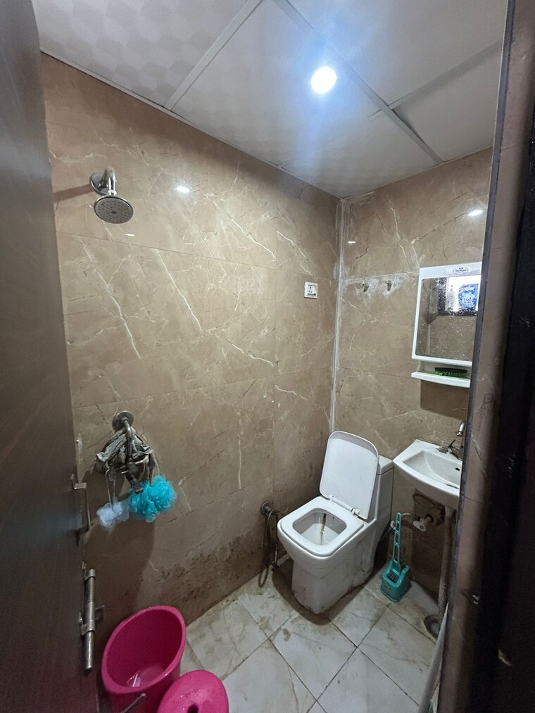 Bathroom, msp-arihant-apartments 1 Bedroom 585 Sq.Ft. Builder Floor In Sector 73 Noida 9302996