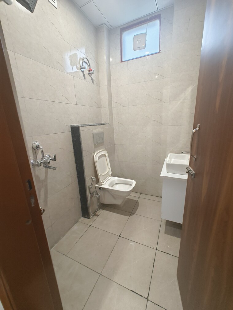 Bathroom, sector 42 1 RK 100 Sq.Yd. Builder Floor In Sector 42 Gurgaon 9303073
