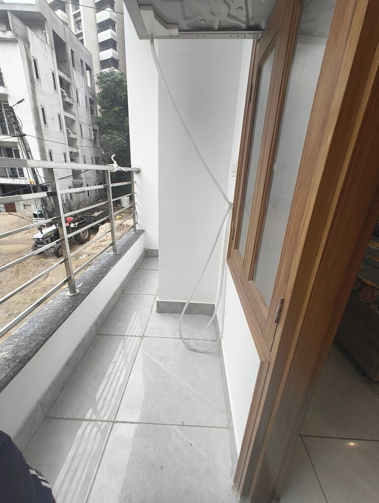 Balcony, sector 42 1 RK 100 Sq.Yd. Builder Floor In Sector 42 Gurgaon 9303073