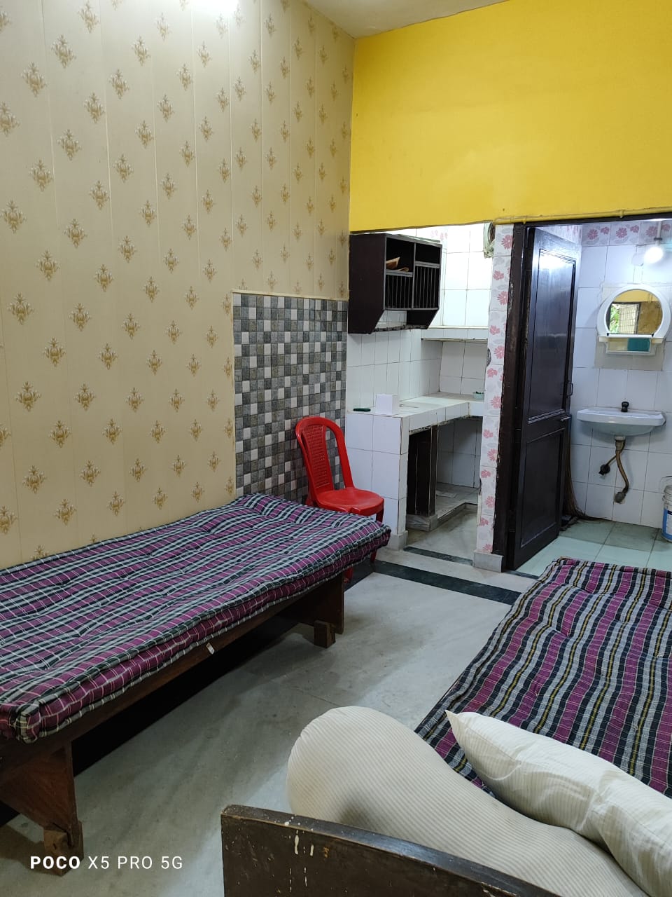 Studio+ Extra Room Apartment For Rent in Arun Vihar Sector 37
