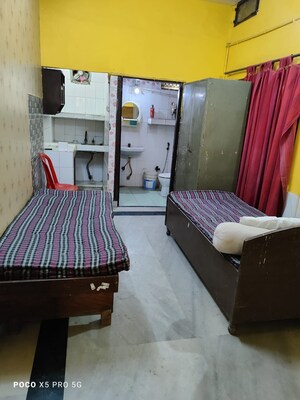 Bedroom in Studio Apartment at Arun Vihar Sector 37, Sector 37 – for Rent