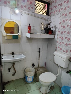 Bathroom in Studio Apartment at Arun Vihar Sector 37, Sector 37 – for Rent