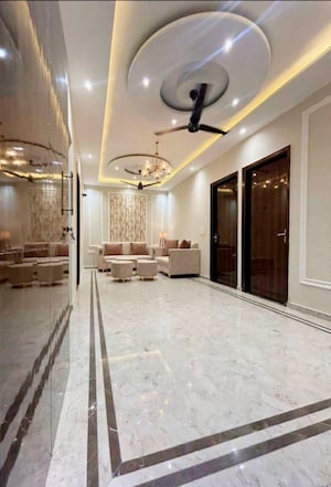 Living Room in 2.5 BHK Builder Floor at Sector 23 – for Rent