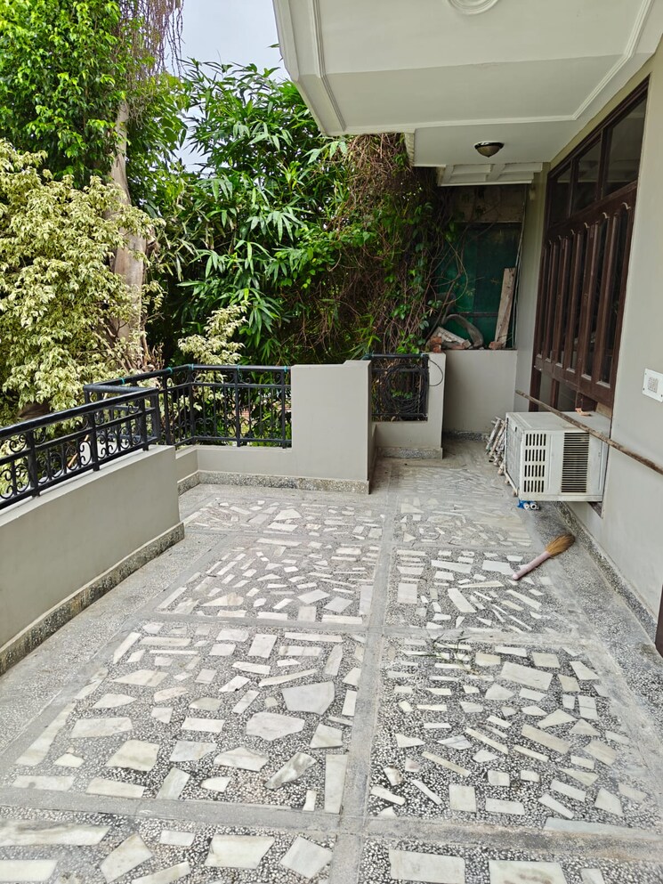 Balcony, sector 23 3 Bedroom 1600 Sq.Ft. Builder Floor In Sector 23 Gurgaon 9303066