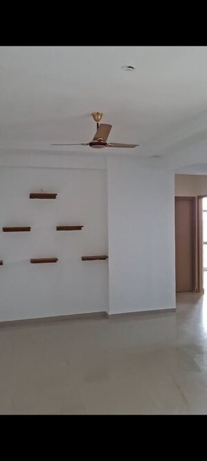 2 BHK Apartment For Rent in Pareena Om Apartments, Sector 112