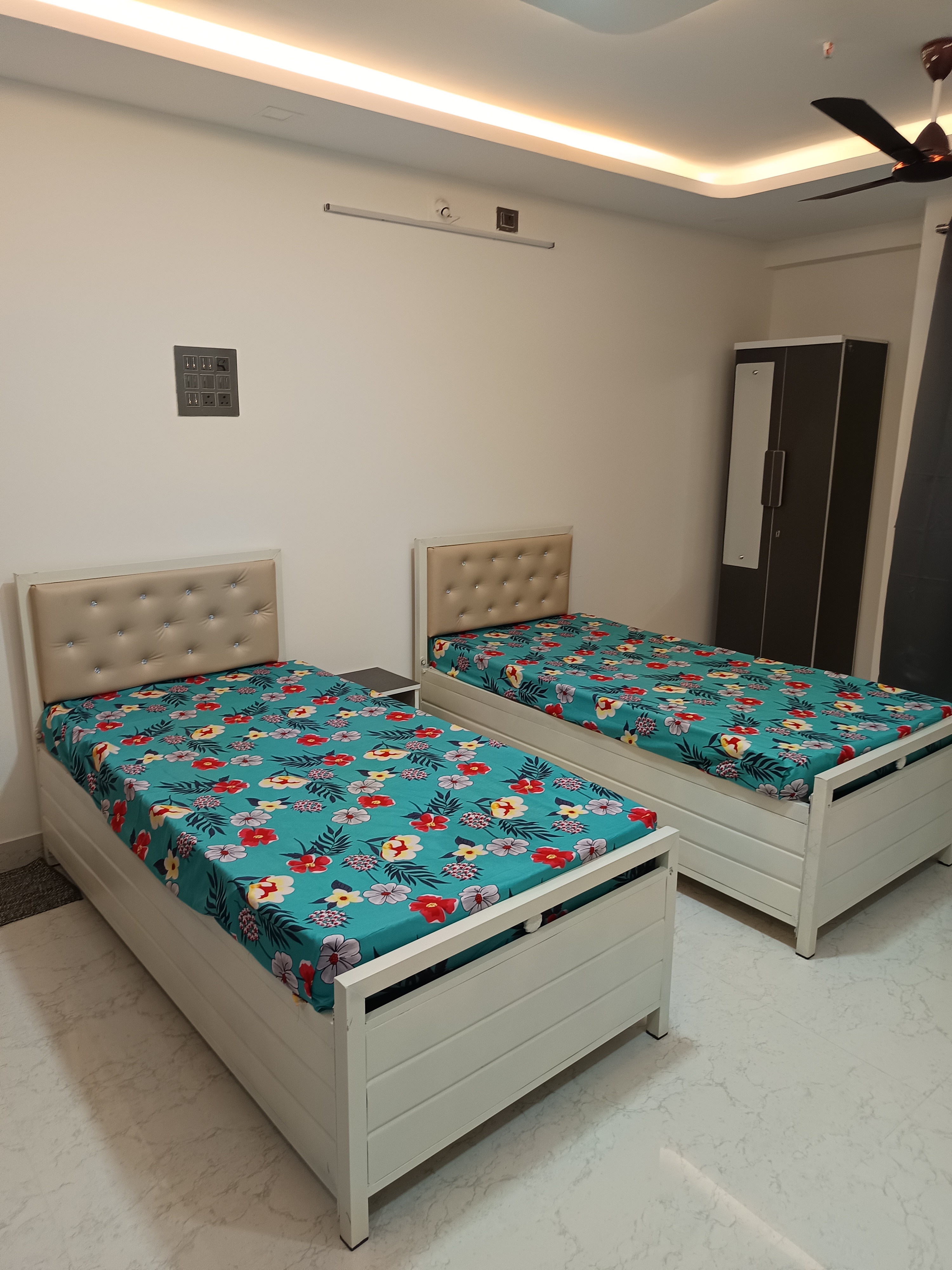 Pg For Rent in R K Properties 