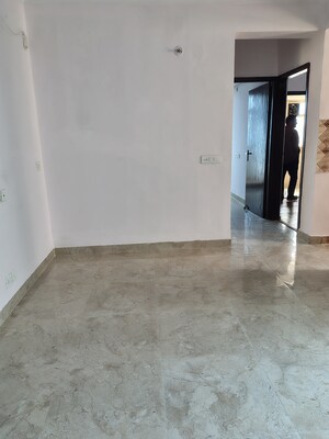 Room in 3 BHK Apartment at Amrapali Leisure Park, Amrapali Leisure Valley – for Rent