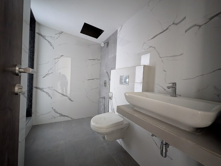 Bathroom, tilak-nagar-building 1 Bedroom 400 Sq.Ft. Apartment In Tilak Nagar Mumbai 9303210