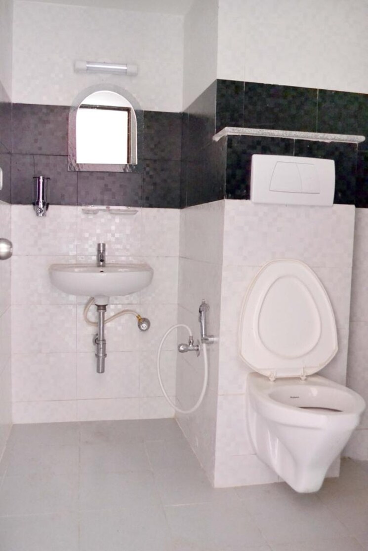 Bathroom, unishire-the-ledge 4 Bedroom 2374 Sq.Ft. Apartment In Jakkuru Bangalore 9303218