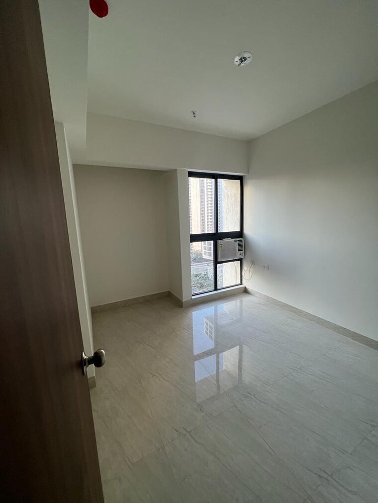 Room, lodha-crown-quality-homes 1 Bedroom 317 Sq.Ft. Apartment In Majiwada Thane 9303254