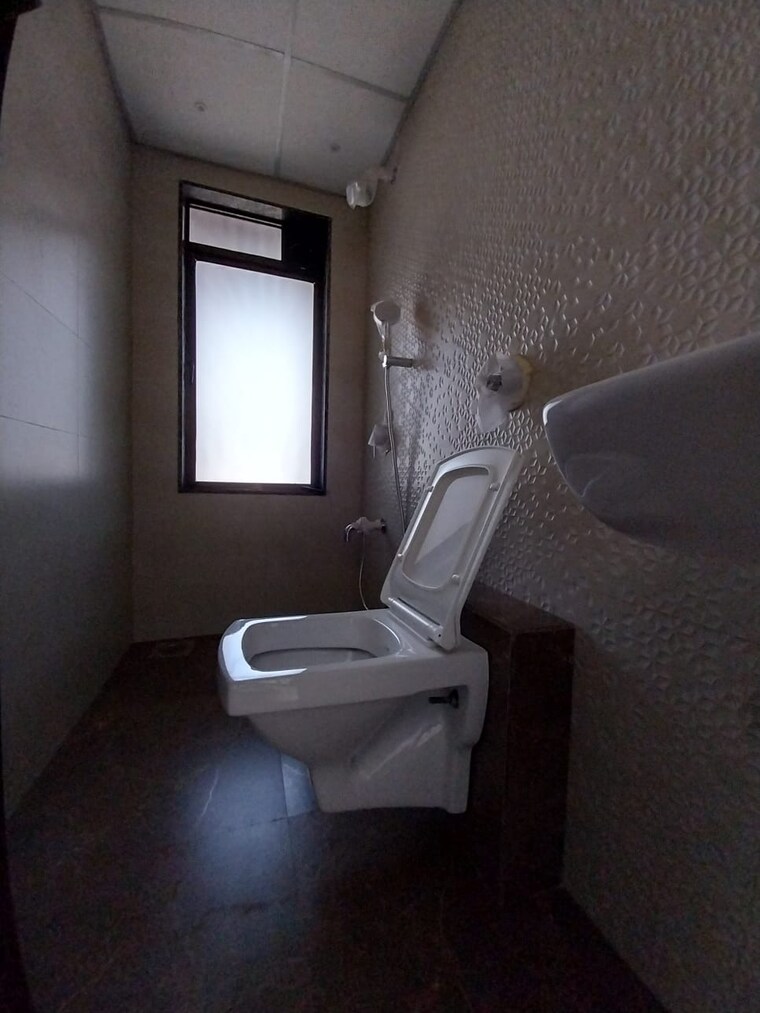 Bathroom, lalani-velentine-apartment-1-wing-d 1 Bedroom 405 Sq.Ft. Apartment In Malad East Mumbai 9303251