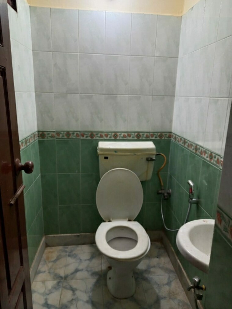 Bathroom, sector 10 2 Bedroom 1200 Sq.Ft. Independent House In Sector 10 Gurgaon 9303257