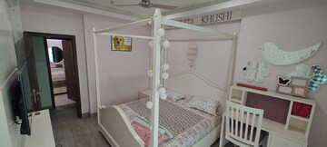 Room in 3.5 BHK Apartment at Elite Golf Green, Sector 79 – for Rent