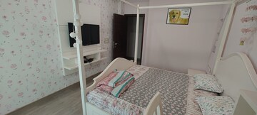 Bedroom in 3.5 BHK Apartment at Elite Golf Green, Sector 79 – for Rent