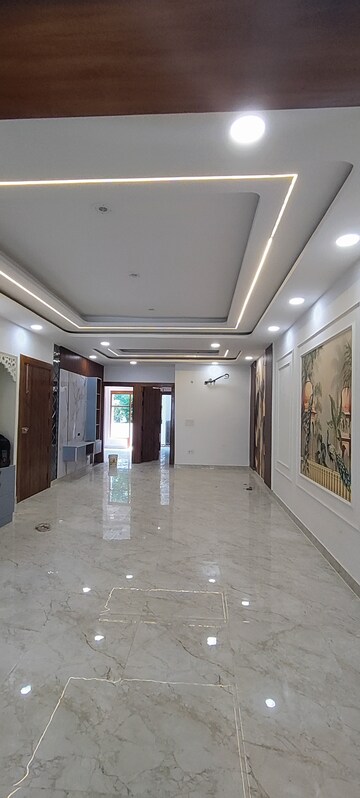 Building Lobby in 3 BHK Builder Floor at Fidato Honour Homes, Sector 89 – for Sale