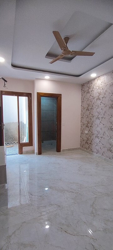Room in 3 BHK Builder Floor at Fidato Honour Homes, Sector 89 – for Sale