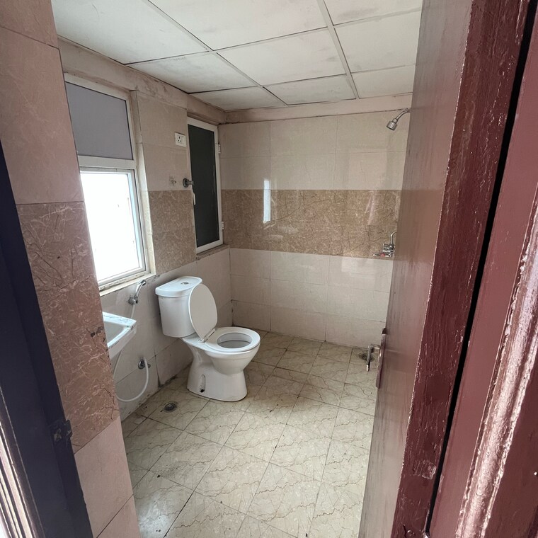 Bathroom, amrapali-golf-homes 3 Bedroom 1595 Sq.Ft. Apartment In Haibatpur Greater Noida 9303305