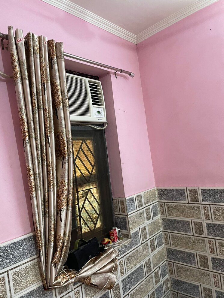 Room, pandav nagar 1 RK 400 Sq.Ft. Builder Floor In Pandav Nagar Delhi 9303310