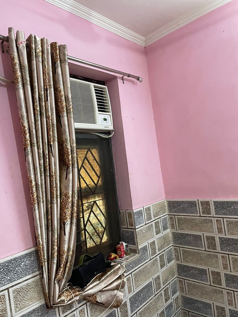 Room, pandav nagar 1 RK 400 Sq.Ft. Builder Floor In Pandav Nagar Delhi 9303310