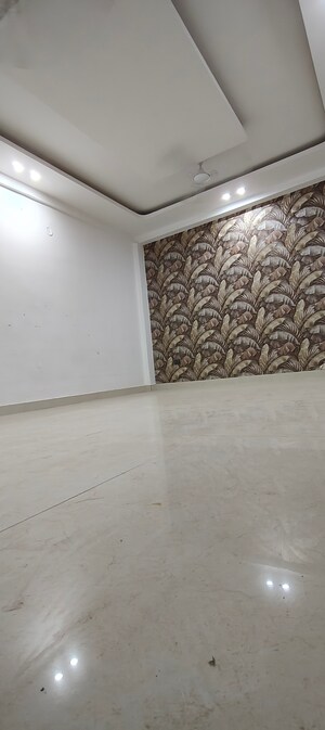 Room in 3 BHK Builder Floor at Chattarpur – for Rent