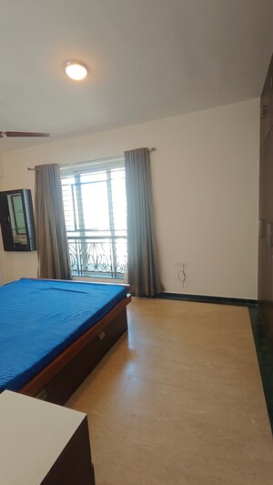 Room in 2 BHK Apartment at Hiranandani Meadows, Manpada – for Rent