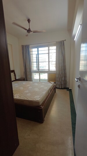 Room in 2 BHK Apartment at Hiranandani Meadows, Manpada – for Rent