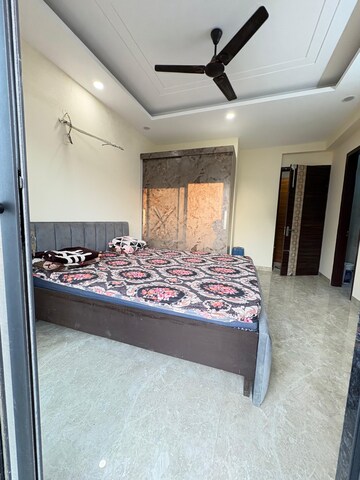 Bedroom in 3 BHK Builder Floor at DLF City Centre, Maruti Vihar – for Rent