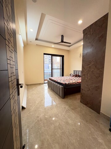 Kitchen in 3 BHK Builder Floor at DLF City Centre, Maruti Vihar – for Rent