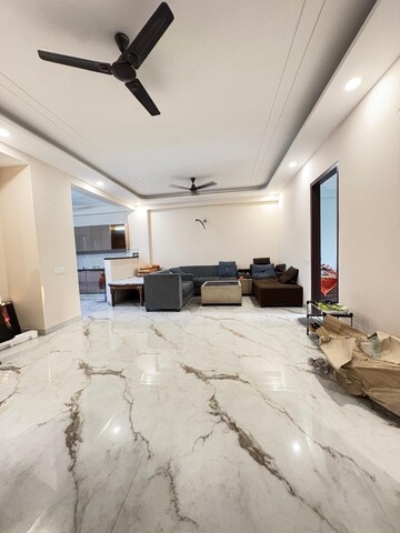 Team Area in 3 BHK Builder Floor at DLF City Centre, Maruti Vihar – for Rent