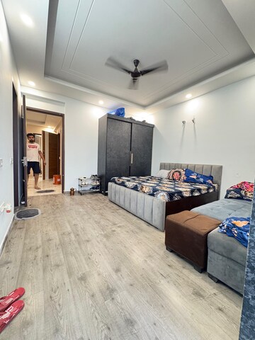 Bedroom in 3 BHK Builder Floor at DLF City Centre, Maruti Vihar – for Rent