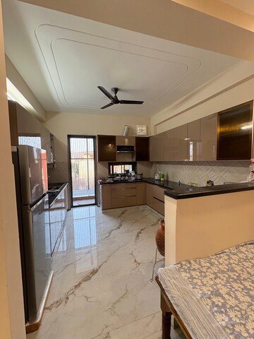 Kitchen in 3 BHK Builder Floor at DLF City Centre, Maruti Vihar – for Rent