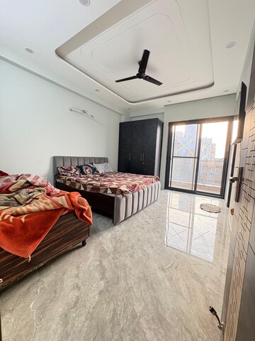 Bedroom in 3 BHK Builder Floor at DLF City Centre, Maruti Vihar – for Rent