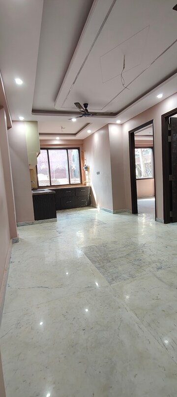 Room in 3 BHK Builder Floor at Chattarpur – for Rent