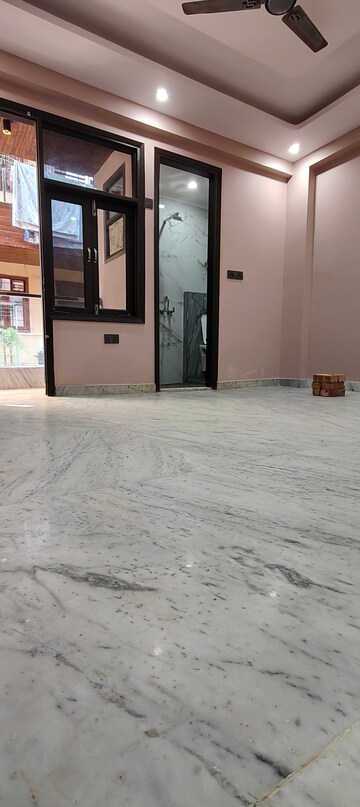 3 BHK Builder Floor For Rent in Chattarpur