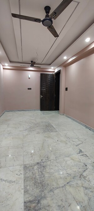 Room in 3 BHK Builder Floor at Chattarpur – for Rent