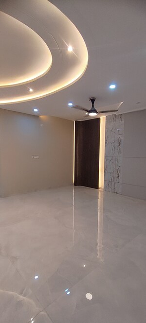 Room in 4 BHK Builder Floor at TDI The Retreat, Sector 89 – for Sale