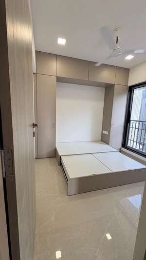 Room in 2 BHK Apartment at Sadguru Dhaval CHS, Malad West – for Rent