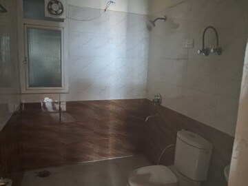 Bathroom in 4 BHK Apartment at Amrapali Platinum, Sector 119 – for Sale