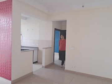 Room in 4 BHK Apartment at Amrapali Platinum, Sector 119 – for Sale